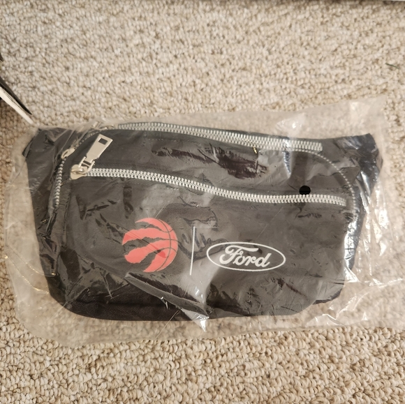 Toronto Raptors Fanny Pack - Picture 1 of 2